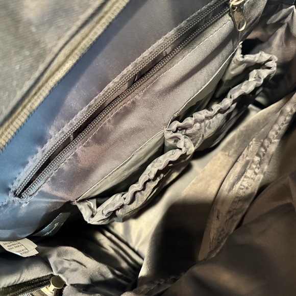 LIKE NEW EDDIE BAUER CASCADE BAG - Picture 6 of 15